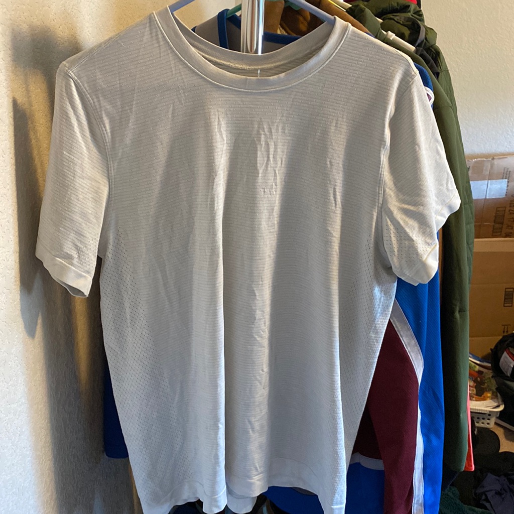 Women’s Lululemon Workout Shirt, Looks Like A Size Medium